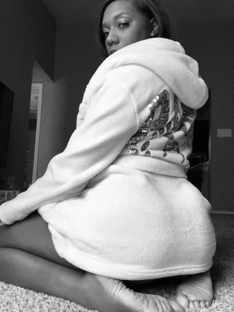 OnlyFans cuenta itsmemonet header 2