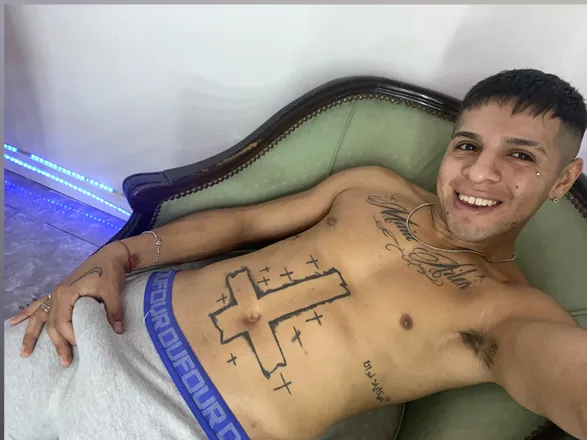 OnlyFans cuenta dark-skinnedfiery header 2