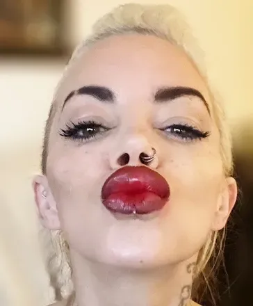 OnlyFans account  deltawhitexxx header 2