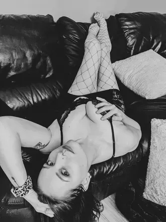 OnlyFans account  hottiehousewife avatar 1