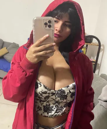 OnlyFans cuenta arii1506 header 2