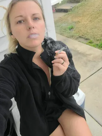 OnlyFans cuenta smokingkhaleesi header 2