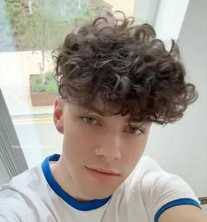 OnlyFans account  kiekie18x avatar 1