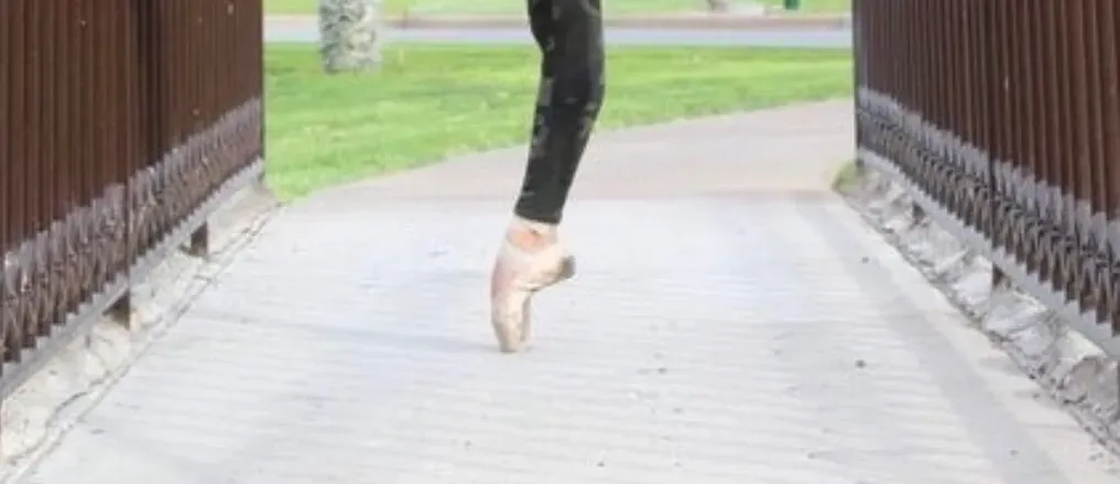 OnlyFans cuenta prettyballerinafeet header 2