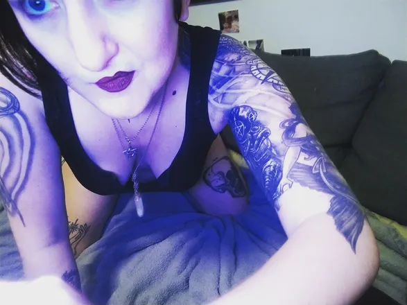 OnlyFans cuenta crave_nik header 2