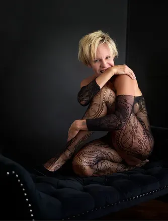 OnlyFans account  anzee avatar 1