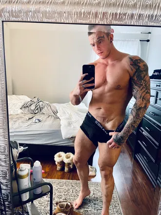 OnlyFans account  lapetitemort_95 header 2