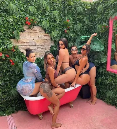 OnlyFans cuenta bellaortizz header 2