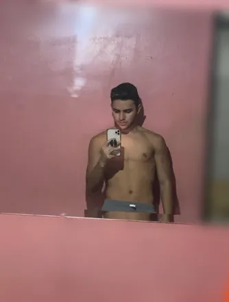 OnlyFans account  papi_dylanh header 2