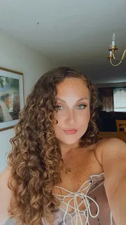 OnlyFans account  curlyhairshortie avatar 1