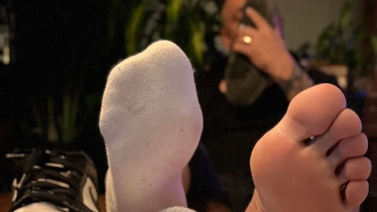OnlyFans account  kissmyfeetbro header 2