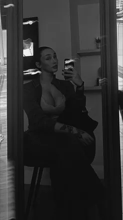 OnlyFans cuenta zarahsworld header 2
