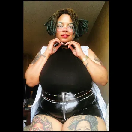 OnlyFans cuenta mothermothra avatar 1