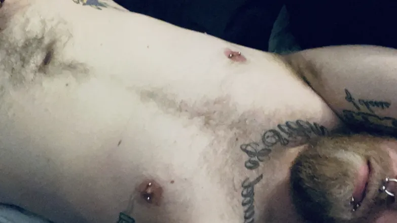 OnlyFans cuenta uncutntatted header 2