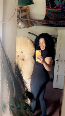 OnlyFans account  g0ldencurlz header 2