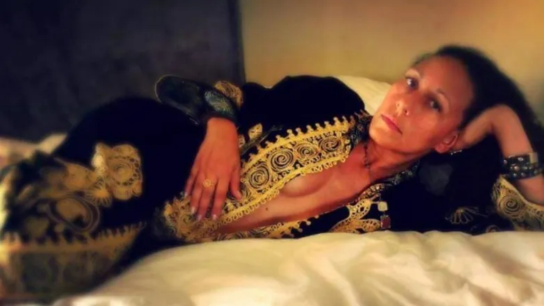 OnlyFans cuenta artistsharonrene header 2