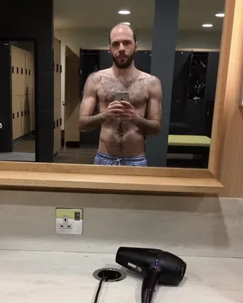 OnlyFans cuenta dadbodsean header 2