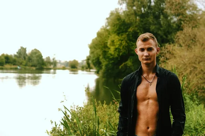 OnlyFans cuenta twink_v header 2