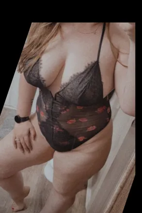 OnlyFans account  rosequeen99 header 2
