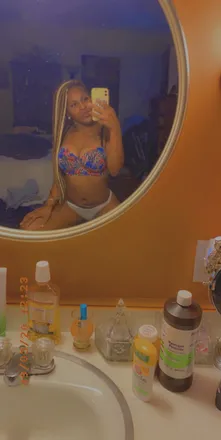 OnlyFans cuenta khaliyachantal header 2