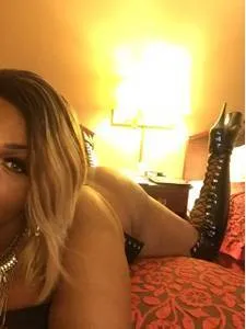 OnlyFans cuenta sixfootseventskenyatta header 2