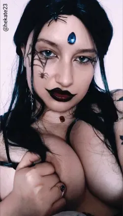 OnlyFans cuenta hekate23 avatar 1