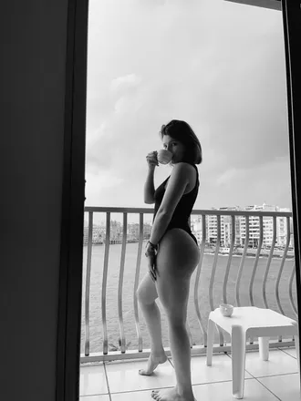 OnlyFans cuenta littleeemermaid header 2