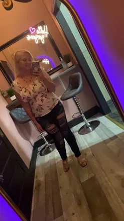 OnlyFans account  girlwhocantblog avatar 1