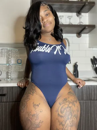 OnlyFans cuenta thequeen.arri header 2