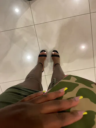 OnlyFans cuenta pretteefeetgal header 2