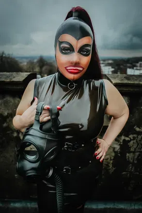 OnlyFans account  ladyscarlettm avatar 1