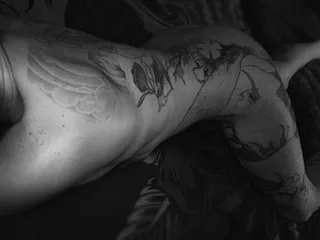OnlyFans cuenta tattooedevaadore header 2