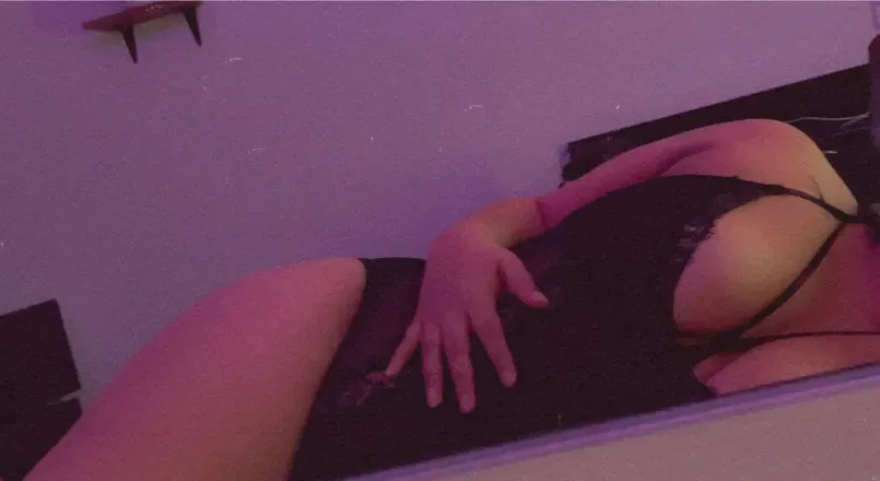 OnlyFans account  aileenv header 2