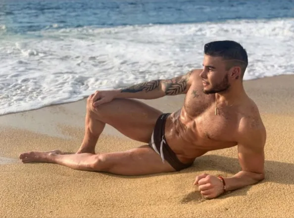 OnlyFans account  elyoliendo header 2