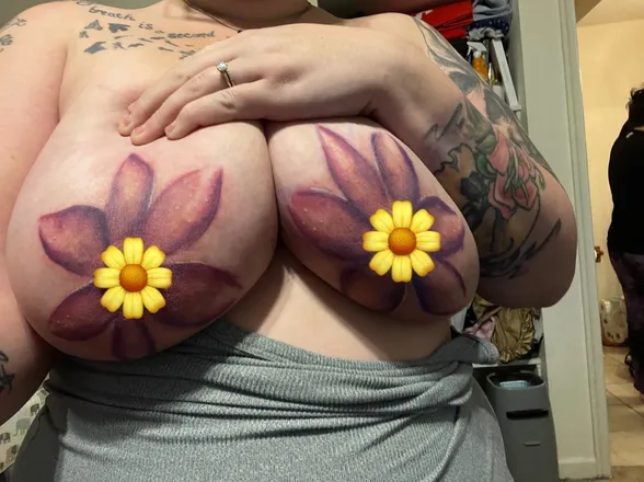 OnlyFans cuenta karebeargal header 2