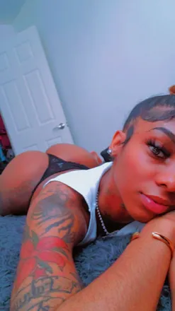 OnlyFans cuenta she_drips header 2