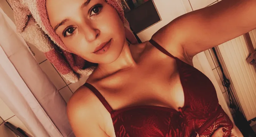 OnlyFans cuenta die_vivi69 header 2