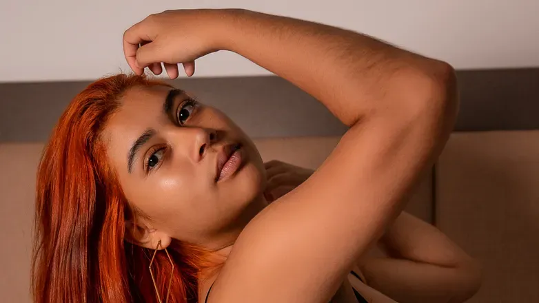 OnlyFans cuenta bustyaurora header 2