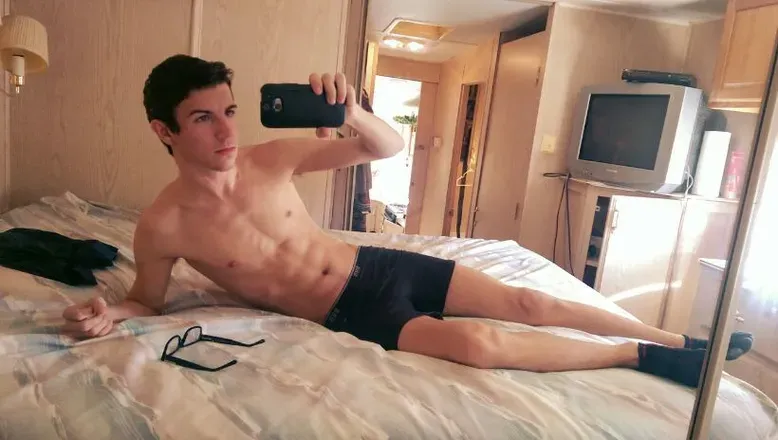 OnlyFans account  liammoretti header 2