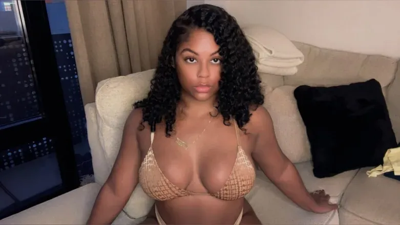 OnlyFans cuenta goldenstephanie avatar 1