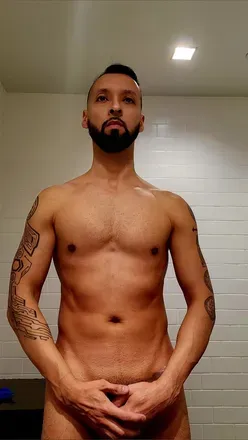 OnlyFans cuenta kallmecris header 2