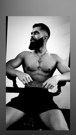 OnlyFans cuenta naughtybeardedpersian avatar 1