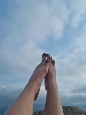 OnlyFans account  feetgirlovers header 2