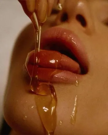 OnlyFans cuenta thehoneybuns header 2