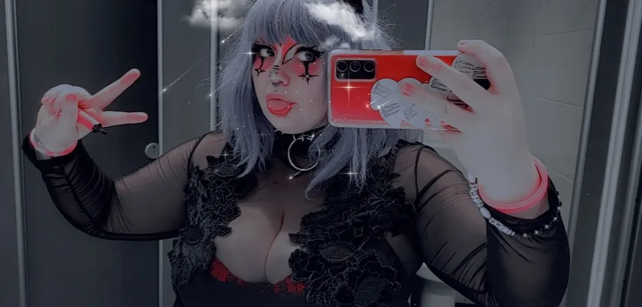 OnlyFans cuenta foxievoxiez header 2