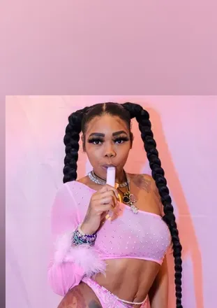 OnlyFans cuenta queeniesworld header 2