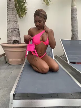 OnlyFans account  nellmonroe avatar 1