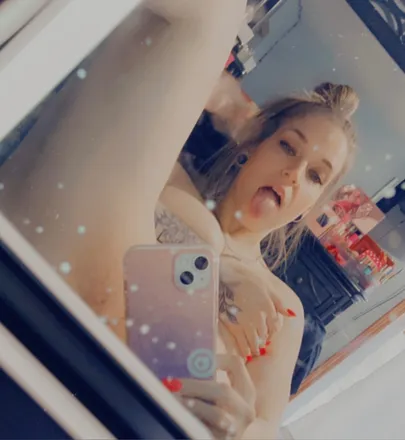 OnlyFans cuenta tatted_and_toxic header 2