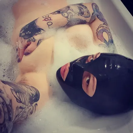 OnlyFans cuenta miidniightqueen header 2