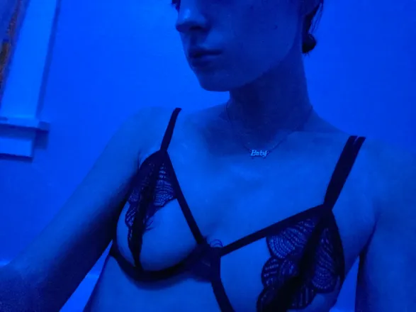 OnlyFans cuenta kittenishkills header 2